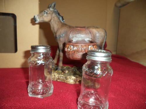 Standing Donkey with Salt and Pepper Shakers Rainbow, Inc Kitchen/Bar - Picture 4 of 5