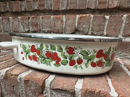 Vintage Enamelware Strawberry Roasting Pan Roaster Lid Strawberries - Picture 3 of 15