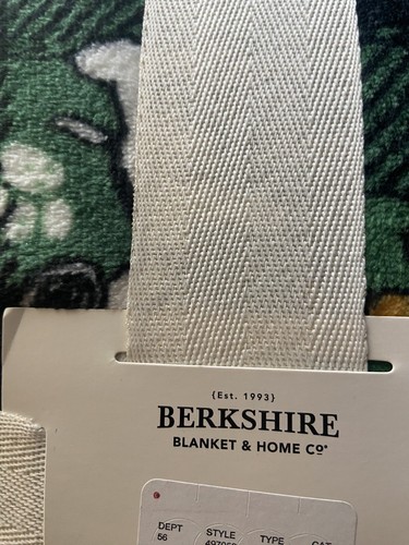 Peanuts Snoopy Holiday Christmas TREE Velvet Plush Throw Blanket Plaid 50" X 70" - Picture 3 of 3