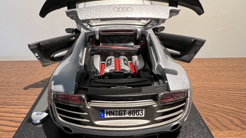 Maisto Premiere Edition 1:18 Audi R8 GT V10 Premium Display Stand Arctic Silver - Picture 10 of 12