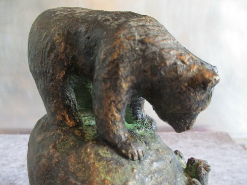 Bär mit Baby, Patiniert und handsigniert, Tolles Deco Stück, Datiert - Bild 5 von 9