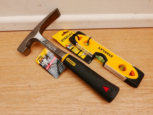 STANLEY 20oz FATMAX ANTIVIBE BRICK HAMMER 1 54 022 + 9" TORPEDO LEVEL 0 43 511 - Picture 1 of 1