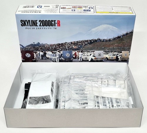 Aoshima 1/24 Nissan Skyline 2000 GT-R PGC10 1970 Build Yourself Model Car Kit - Picture 3 of 3