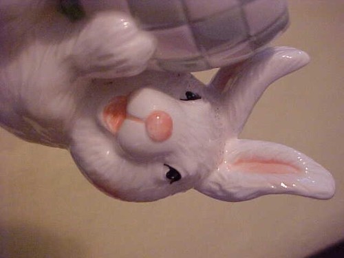White Bunny Rabbit Egg Cup 1999 CBK LTD, lindo para Pascua - Imagen 2 de 3