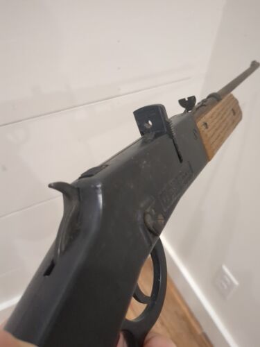 Working (READ) Vintage Crosman Model 73 CO2 BB/Pellet Gun Air Rifle .177 Caliber - Picture 4 of 11