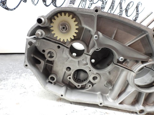 1970 Yamaha R5 350 Main Engine Cases 2877 - Picture 8 of 12