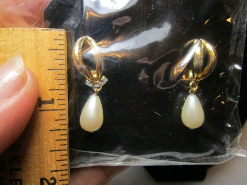 Vintage Dangle Goldtone swirl Clip on Earrings with faux pearl Jewelry New - Picture 4 of 4