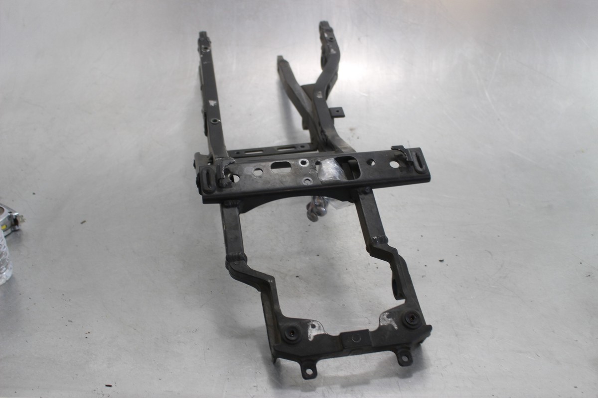 送料分 05-06 Kawasaki Ninja Zx6r 636 Rear Subframe Back Sub Frame