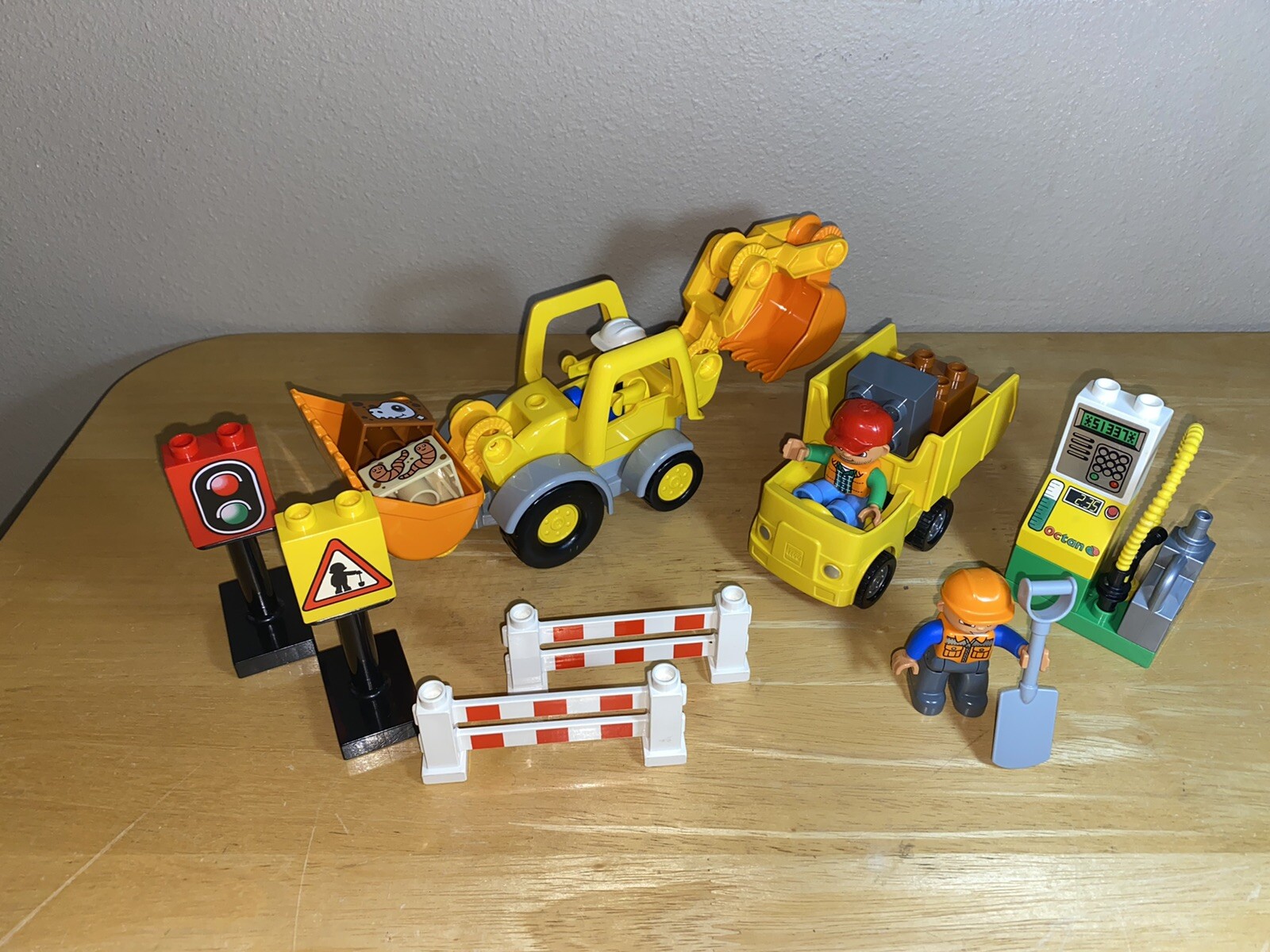 duplo backhoe loader