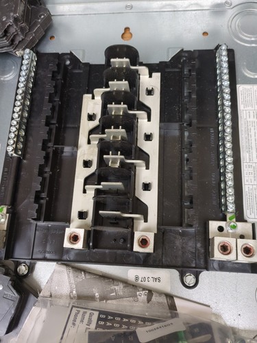 GE PowerMark Gold Load Center 125 Amps 14 spaces 24 circuits - Picture 4 of 5