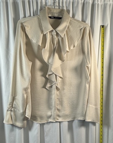 Blusa Zara in finto raso con volant, champagne, bottoni perlati, classica, taglia: L, 80-58 - Foto 9 di 16