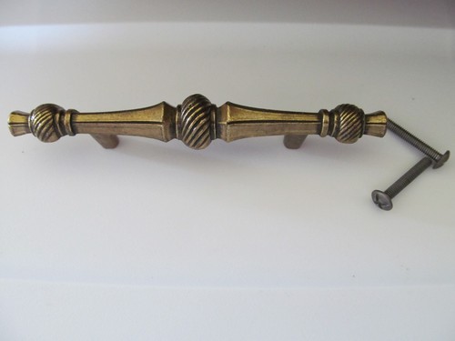Tirador de cajón con manija de gabinete de 5" latón antiguo #175421 de colección - Imagen 1 de 3
