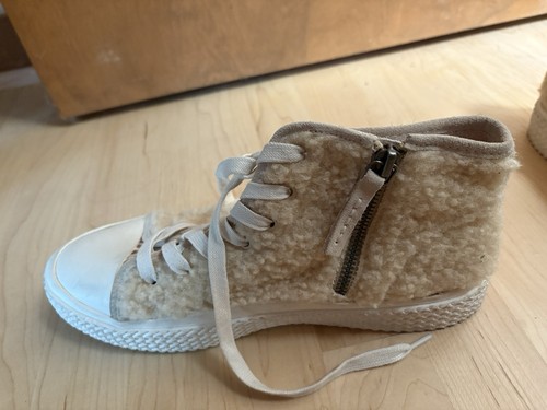 NWOB Dolce Vita Sherpa Animal Print High Top Sneaker SZ 8.5 Retail $139. - Picture 3 of 4