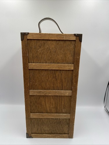 Armario de madera vintage y estuche de transporte de muñecas esquinas de latón 13" x 6" CON MUÑECAS - Imagen 7 de 11