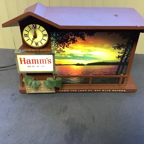 VINTAGE 1960’S HAMM’S DUSK TO DAWN LIGHT UP MOTION CLOCK BEER SIGN Used