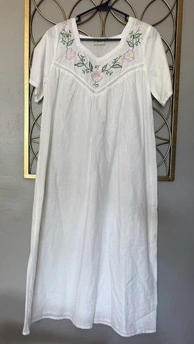 Gold Coast 100% Cotton Vtg  Nightgown M White Embroidered Floral Cottagecore