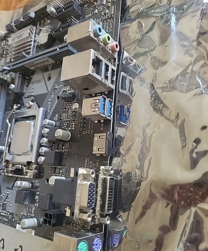 Inte I7 8700 Cpu Mainboard Micro Atx und Ram Combo Deal Sehr Guter Zustand - Bild 8 von 11
