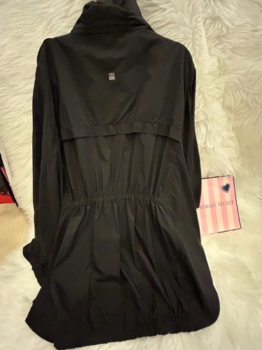 NEW VICTORIAS SECRET VGT VSX LAGER RUNWAY PONCHO HOODIE WATERPROOF SIDE POCKET - Picture 4 of 12