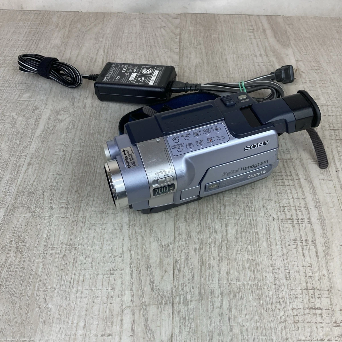 Preços baixos em Câmeras de vídeo digital 8 Sony Handycam 700x