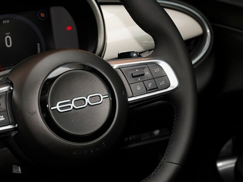 2025 Fiat 600 1.2 Hybrid 48V 5dr eDCT-6 Hatchback Petrol Automatic - Picture 16 of 19