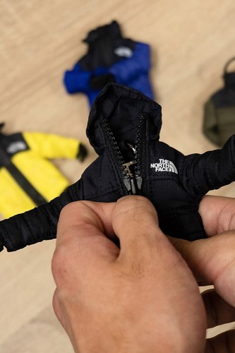 THE NORTH FACE Mini Nuptse Jacket Keychain Charm NN32242 Black New - Picture 5 of 5