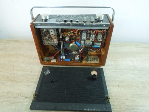 Vintage Retro HACKER HUNTER VHF RP38A Transistor Radio Wood Sides GWO VGC - Picture 11 of 16