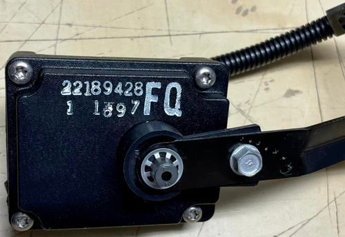NOS GM 22189430 Height Level Control Sensor 22189428 - Picture 3 of 10