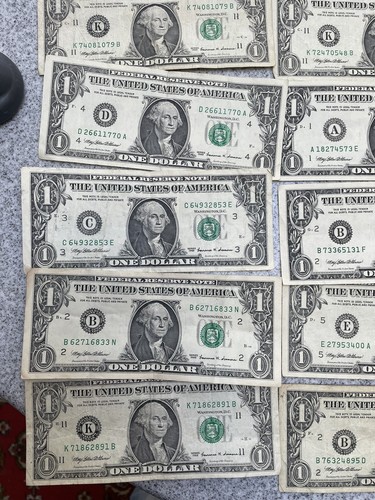 Lot of 44 1999 Series One Dollar Bills Rare Vintage 26 Years Old - Picture 14 of 19