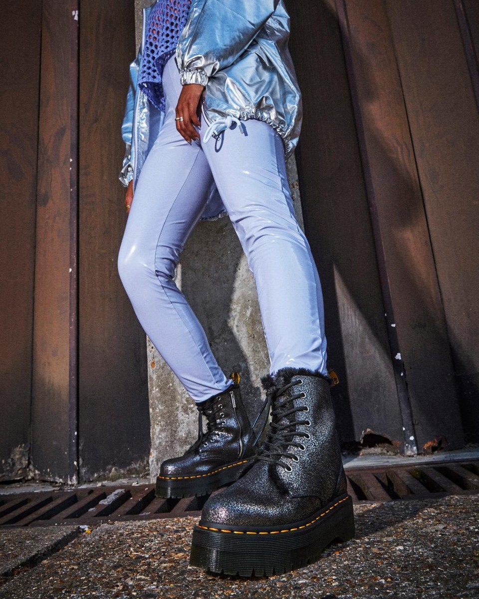 Dr Martens★JADON FL DM★厚底★DISTRESSED LLIC Wmns Dr. Martens Jadon FL Fur Lined Black Silver Distress