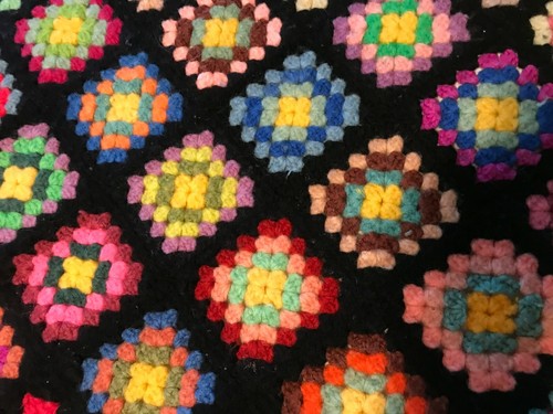 Granny Square Afghan - Nero con motivo multicolore 52" x 56" - un ottimo regalo. - Foto 5 di 10