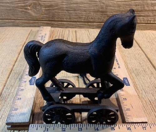 Cast Iron Horse Pull Toy on Wheels 6 1/4" Tall Antique Decor 0170-13603 - Foto 10 di 12