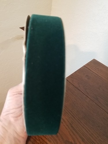 2 Rolls Of Velveteen Ribbon Red Weatherproof 19 Yds & Dk Green 25 Yds Christmas  - Picture 11 of 12