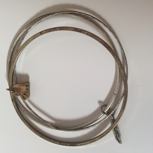 3 Vintage 1980er Jahre handgeschmiedete Armbänder Armbänder Stapel Metall Herz Blatt Charms Boho - Bild 3 von 3