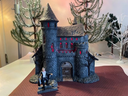 Department 56 Count Draculas Castle Bella Lugosi Hot Classics Halloween 59301 - Picture 5 of 10