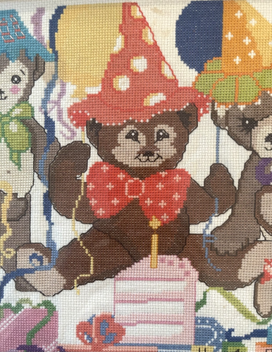 Vintage TEDDYBÄR HAPPY BIRTHDAY PARTY Fertig Kreuzstich Glas Holz Rahmen - Bild 4 von 9