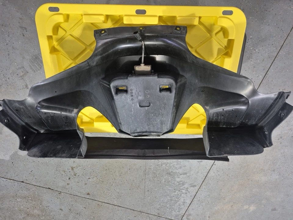 10-19 CAN-AM SPYDER RT-S ROADSTER SM5 OEM REAR  FENDER MUD GUARD  708300020 - Image 3 of 4