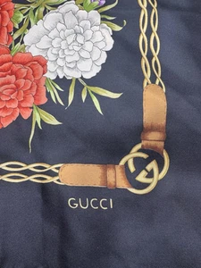 Foulard Gucci soie motif floral noir