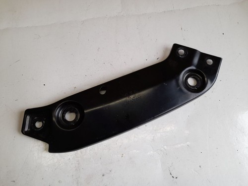 Radiator support bracket
