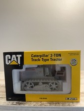 ERTL - Cat Caterpillar 2-Ton Track Type Tractor New In Box 1/16 scale Model 2438