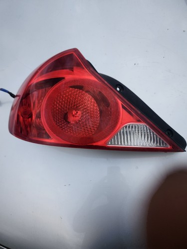 2002 2003 2004 KIA SPECTRA LEFT DRIVER SIDE TAIL LIGHT ASSEMBLY OEM - Picture 1 of 2