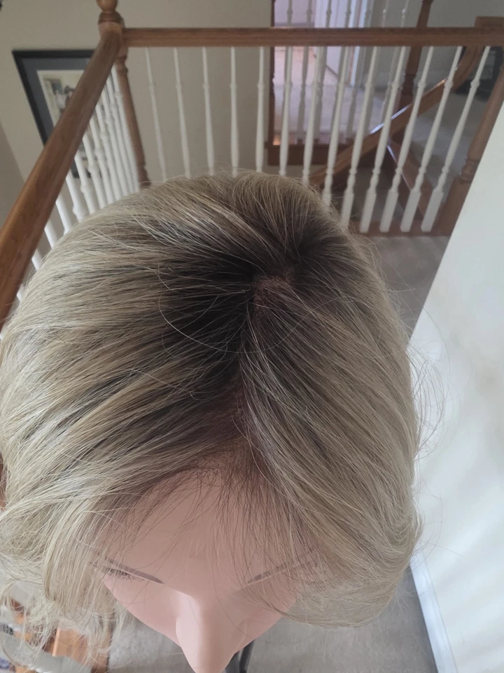 Pelucas Godiva's Secret "peluca Kayla" frente de encaje en vainilla con raíces. Nuevo con etiquetas Foto 4 de 4