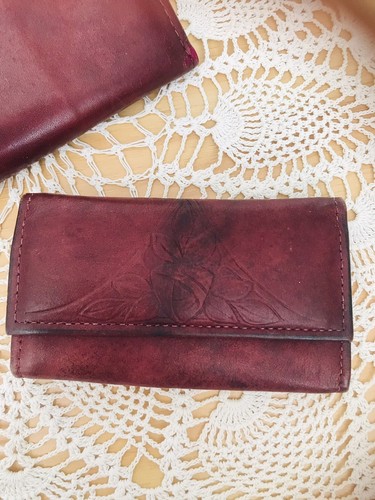 Vtg. Set Of Rolf’s Women’s Burgundy, Embossed Cow Leather Wallet & Key Case Set - Picture 4 of 16