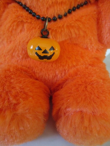 Build-A-Bear Mini Bohnen Kürbisbär 7 Zoll große Kürbisglocke Charm Halskette - Bild 2 von 4