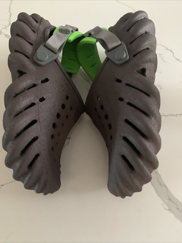 Zueco Crocs Unisex Echo Sandstorm Marrón Café Talla Mujer’s 7 Hombre’s 5 Usado - Imagen 2 de 22