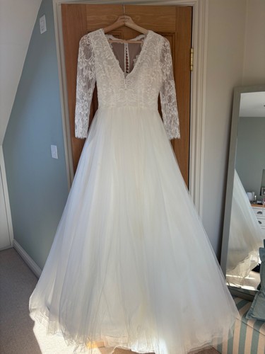 Gorgeous wedding dress - Picture 3 of 10