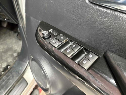 2016 Toyota Hilux D-4D Invincible X Pickup Diesel Manual - Picture 5 of 18