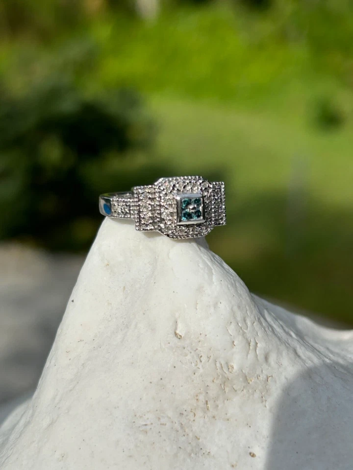 Anillo de compromiso de diamantes azules de oro blanco de 10 quilates de 2,9 DWT talla 7 Foto 3 de 4