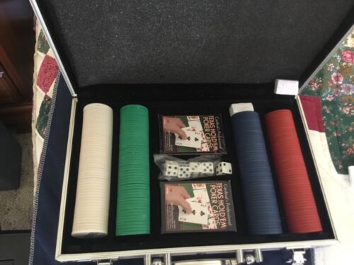 Cardinal Aluminum Case Deluxe 200 Chip Poker Set - Picture 3 of 3