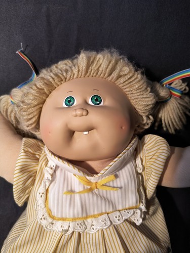 Vintage Cabbage Patch Girl 1983 blonde grüne Augen Regenbogen Haargummis mit Windel - Bild 3 von 20