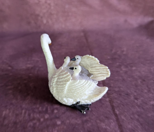 Schleich White Swan With Cygnet Babies Figure 13718 Bird Toy 2012 Retired - Picture 2 of 4